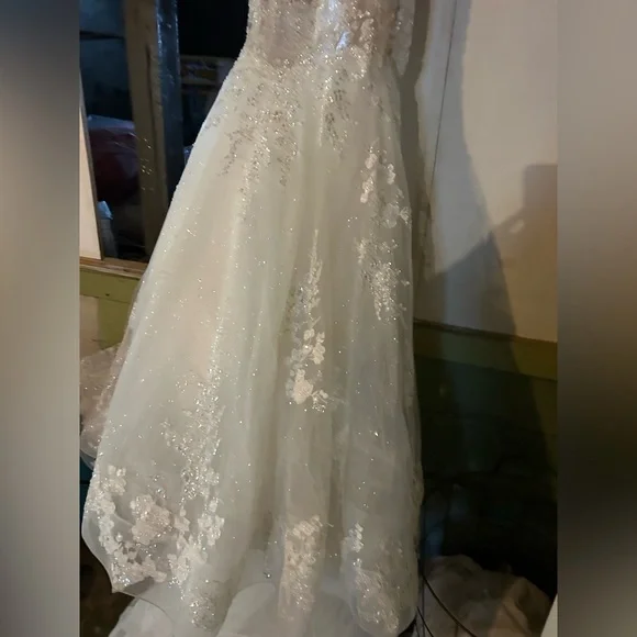 Stunning Ivory Sequin Wedding Dress - Picture 12 of 16